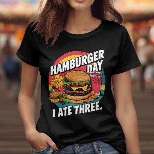 フライドポテトとレファーを添えたスリングなバーガー Tシャツ