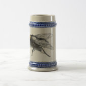 フライバディの巨大なフライアスタイン ビールジョッキ (中央)