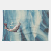 フライフィッシングトラウト漁師ブルーリバーモノグラム キッチンタオル (横)