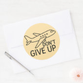 フライフォワード – ミニマリスト与えの飛行機アートをアップしない ラウンドシール (封筒)