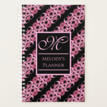 フラクタルピンクとブラックハードカバー上のモノグラム