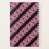 フラクタルピンクとブラックハードカバー上のモノグラム プランナー手帳 (裏面)