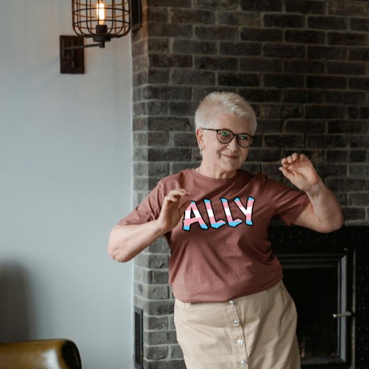 フラグが設定された同盟国を移動 Tシャツ