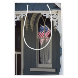 フラグの反射 – Martha's Vineヤード ミディアムペーパーバッグ