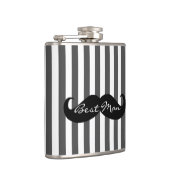 フラスコを飲んでいる黒い髭の花婿の付添人 フラスク (右)