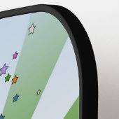 フラチロン建物 – 緑と白の光線 ピックルボールラケット (左詳細)