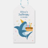 フラッカラフルトシンプルベビーシャークスバースデーパーティー ギフトタグ (裏面)