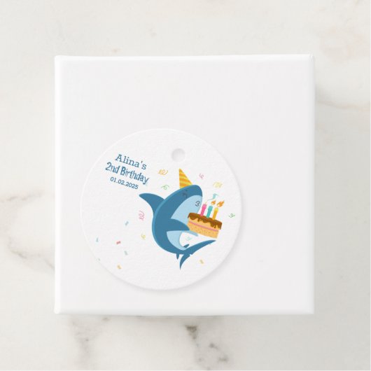 フラッカラフルトシンプルベビーシャークスバースデーパーティー フェイバータグ (インサイチュ)