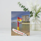 フラッグとサーフレスキューボード ポストカード (スタンド正面)