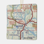 フラッグスタッフクリスマスオーナメントとヴィンテージマップ セラミックオーナメント (左)