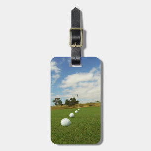 フラッグタグ、荷札に並ぶゴルフボール ラゲッジタグ