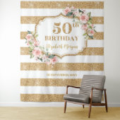 フラッシュピンクの花模様にゴールドのグリッターが輝く 50歳の誕生日 タペストリー (インサイチュ)