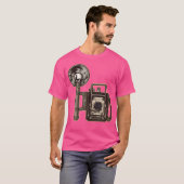 フラッシュ付きレトロアナログカメラ - 写真 Tシャツ (正面フル)