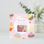 フラットフォト誕生日サンキューカードとカップケーキ サンキューカード (スタンド正面)