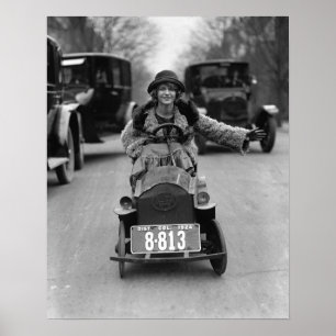 フラッパードライビングペダルカー、1924年。ヴィンテージ写真 ポスター