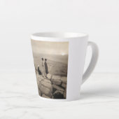 フラッパー女の子サンライズクフーピラミッド、エジプト1920 カフェラテマグ (右アングル)