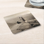 フラッパー女の子サンライズクフーピラミッド、エジプト1920 スクエアペーパーコースター (アングル)