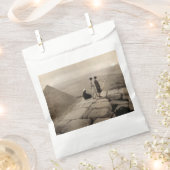 フラッパー女の子サンライズクフーピラミッド、エジプト1920 フェイバーバッグ (クリップ留めされた状態)