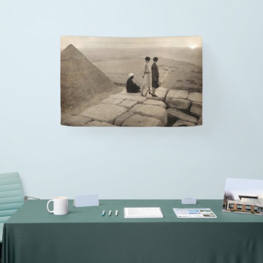 フラッパー女の子サンライズクフーピラミッド、エジプト1920 横断幕 (トレードショー)