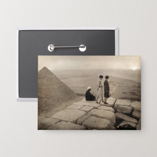 フラッパー女の子サンライズクフーピラミッド、エジプト1920 缶バッジ (正面/裏面)