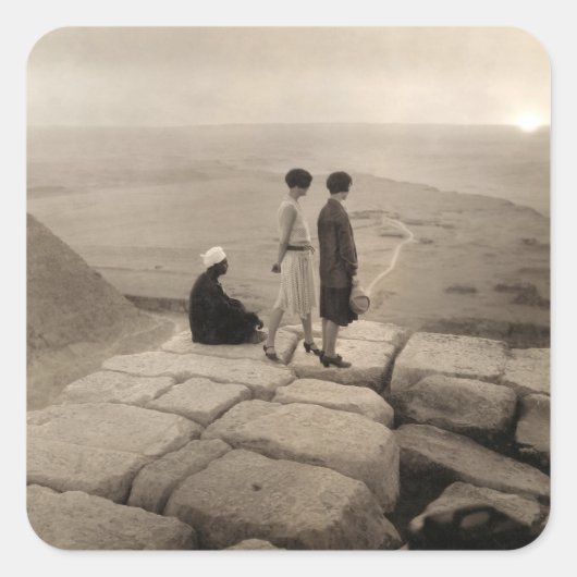 フラッパー・ガールズ サンライズ クフのピラミッド, エジプト 1920 スクエアシール (正面)