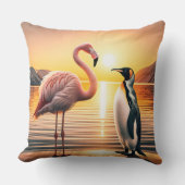 フラミンゴとペンギンの夕日の出会い クッション (正面)