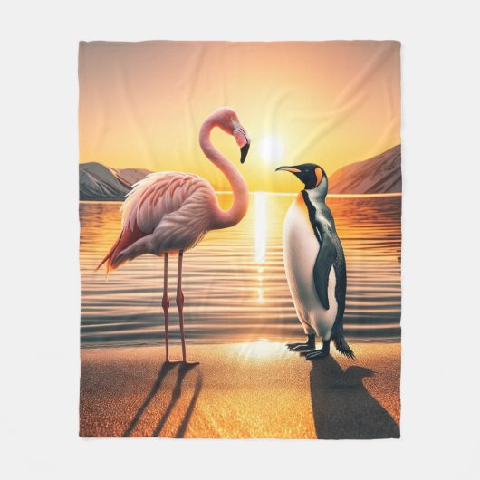 フラミンゴとペンギンの夕日の出会い フリースブランケット (正面)