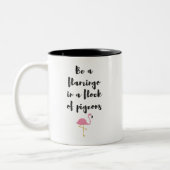 フラミンゴの引用文の感動的な325mlマグがあって下さい ツートーンマグカップ (左)