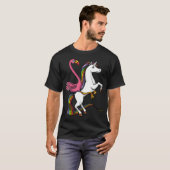 フラミンゴの鳥がユニコーンに乗る Tシャツ (正面フル)