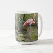 フラミンゴの鳥の睡蓮と葦の油絵。 コーヒーマグカップ (正面右)