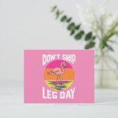 フラミンゴは足日感謝祭をスキップしない ポストカード (スタンド正面)