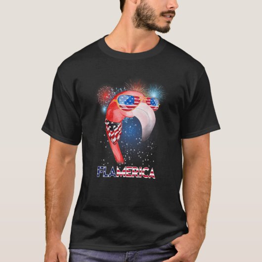フラミンゴアメリカ国旗Flamerica 7月P日 Tシャツ (正面)