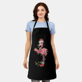 フラミンゴクリスマスプレゼントクリスマスライトサンタピンクカット エプロン (着用した状態)