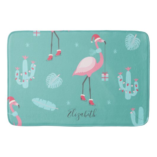 フラミンゴスサンタハットプレゼント雪片 バスマット (正面)