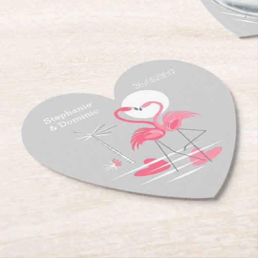 フラミンゴ愛は日付のコースターのハートを示します ペーパーコースター (アングル)