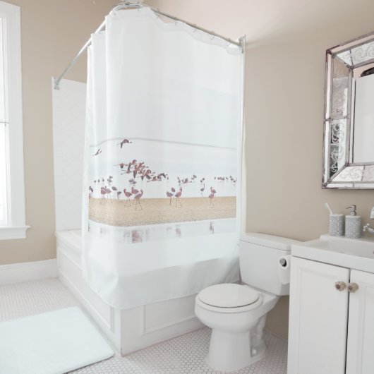 フラミンゴ歩く飛んでいるとビーチ。 シャワーカーテン (インサイチュ)