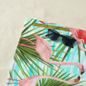 フラミンゴ熱帯の花々の葉が青い背景 ビーチタオル (インサイチュ)