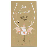 フラミンゴ結婚のたった今結婚しました!名前 スモールペーパーバッグ (裏面)