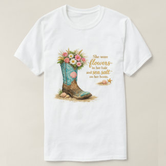 フラワーを身に着けた – フラワーカウボーイブーツビーチ Tシャツ