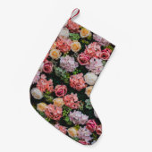 フラワーウォールの背景ヴィンテージスタイル。  スモールクリスマスストッキング (正面 (吊り時))