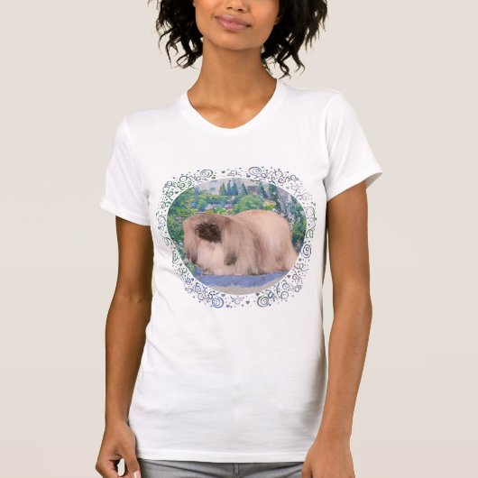 フラワーガーデンの中のペキニーズ Tシャツ (正面)