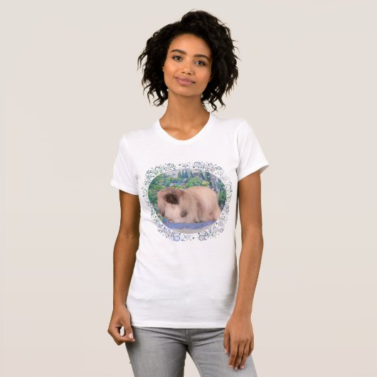 フラワーガーデンの中のペキニーズ Tシャツ (正面フル)