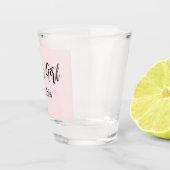 フラワーガールピンクブライダルシャワースクリプト ショットグラス (右)