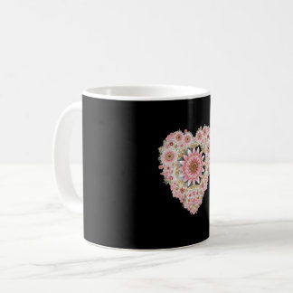 フラワーハートマグ | ピンクの花柄がプリントされた黒いマグカップ コーヒーマグカップ