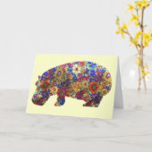 フラワーパワーのヒッピーのカバのバースデー・カード カード (黄色い花)