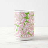 フラワーパワー1ピンク、緑、オレンジ、茶色のアクセント コーヒーマグカップ (中央)