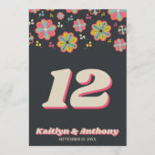 フラワーパワー70のレトロ結婚Groovyのテーブル番号。 招待状 (正面)