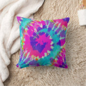 フラワーパワー – カラースパイラルろうけつ染めパターン1 クッション (ブランケット)