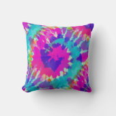 フラワーパワー – カラースパイラルろうけつ染めパターン1 クッション (正面)