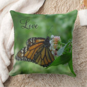 フラワーピローに(昆虫)オオカバマダラ、モナーク蝶を羽ばたかせ クッション (ブランケット)